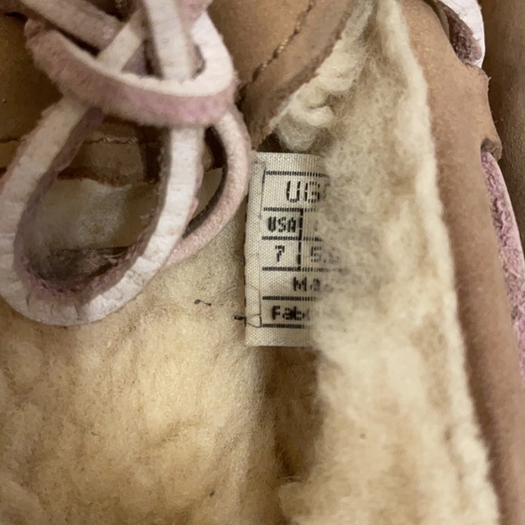 UGG Women’s Slippers/ Moccasins - Size 7 - Picture 6 of 9